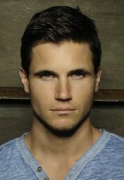 Robbie Amell